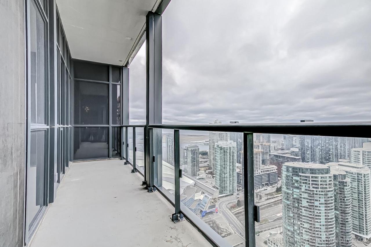Апартаменты Toronto Lofts Экстерьер фото